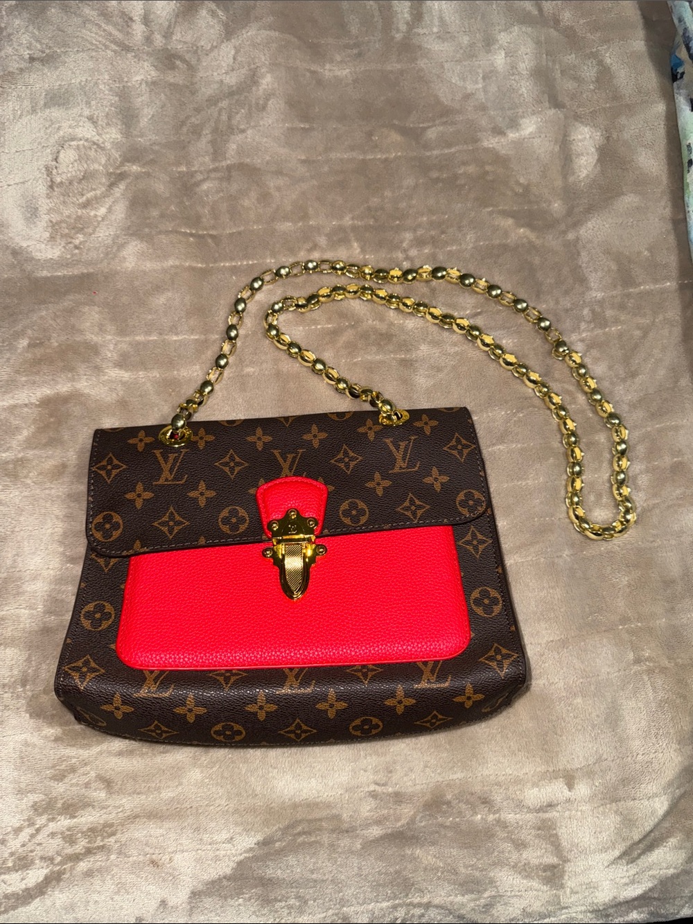 Crossbody Bag with Red Front Pocket and Gold Chain